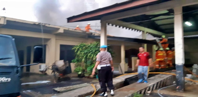 Gudang Polda Metro Jaya Terbakar, 13 Mobil Damkar Dikerahkan