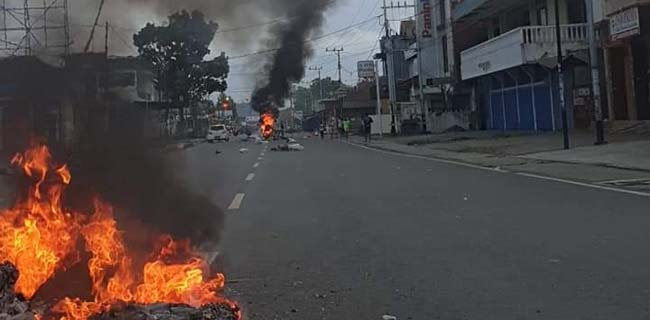 Kerusuhan Di Manokwari, Gedung DPRD Dan Eks Kantor Gubernur Dirusak