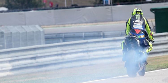 Motor Rossi Keluarkan Asap Saat Latihan, Tanda-tanda Buruk?