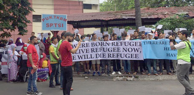 Minta Dikirim Negara Tujuan, Ratusan Imigran Demo Kantor UNHCR Medan