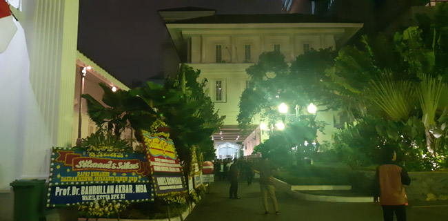 Gempa 120 Detik, Pegawai Dan Wartawan Di Balai Kota DKI Jakarta Berhamburan Ke Luar