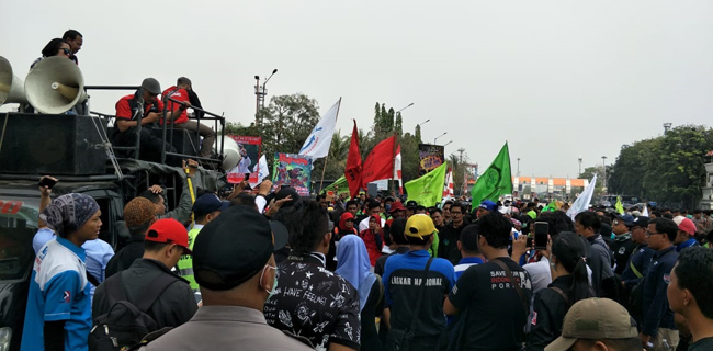 Dalam Bahaya, Gerakan Buruh Jakarta Konvoi Tolak Revisi UU Ketenagakerjaan
