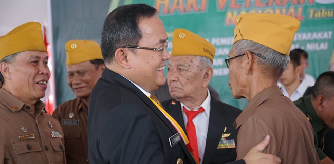 Selain Anugerahkan Tanda Kehormatan, Bupati Dodi Reza Hadiahkan Umrah Gratis Untuk Veteran
