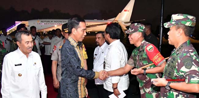 Jokowi Kerahkan 5600 Personel Tambahan Untuk Padamkan Karhutla Riau