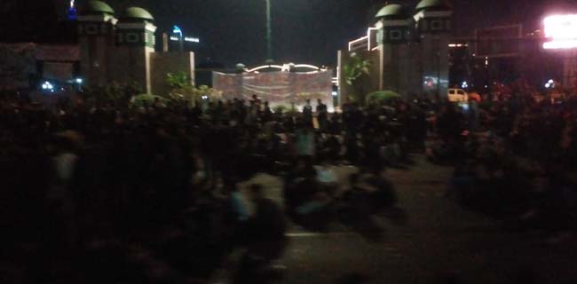 Mahasiswa Demo Tolak Revisi UU KPK, Jalan Gatot Soebroto Ditutup