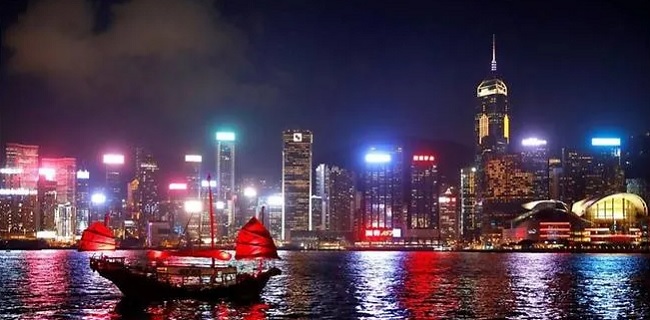 Unjuk Rasa Tidak Juga Usai, Pengunjung Hong Kong Merosot 40 Persen