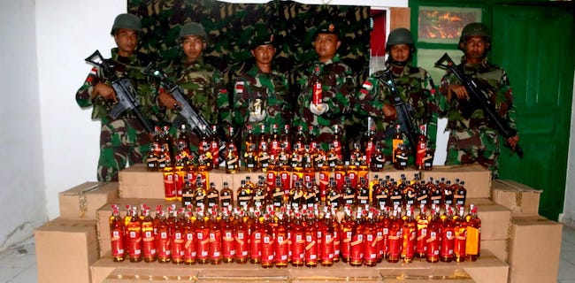 Dua Ribu Botol Miras Ilegal Diamankan Dari Perbatasan Papua Nugini