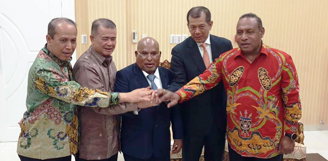Terima Wagub Sumbar, Gubernur Papua Sampaikan Duka Atas Wafatnya 9 Warga Minang