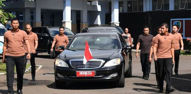 Jokowi Beli Mobil Tapi Pelayanan Publik Buruk, Pengamat: Pemerintah Liberal