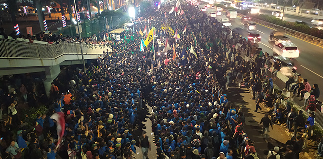 90  Orang Dilaporkan Belum Pulang Usai Demo Di DPR