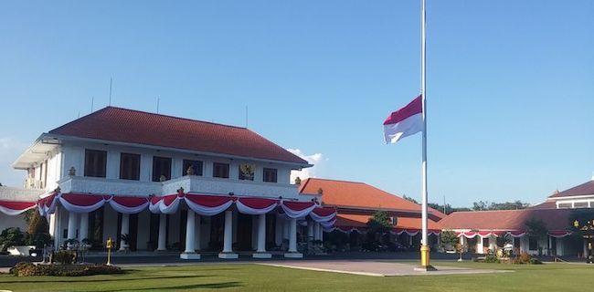 Tiga Hari Berkabung Nasional, Kibarkan Bendera Setengah Tiang