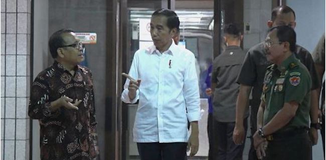 Jokowi Jenguk Habibie Yang Dirawat Intensif Di RSPAD