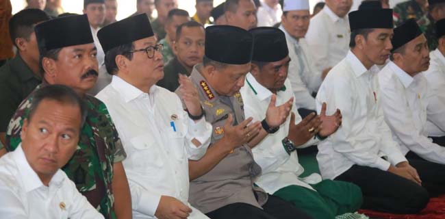 Jenderal Tito Dan Marsekal Hadi Tjahjanto Temani Jokowi Salat Minta Hujan