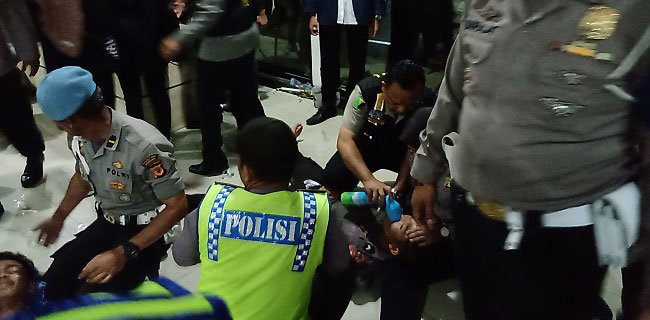 Bentrokan Mahasiswa Dengan Polisi Di DPRD Jabar, Puluhan Mahasiswa Terluka