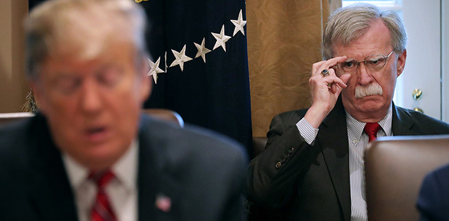 3 Alasan Yang Bikin Trump Memecat John Bolton