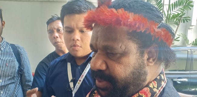 Lenis Kogoya: Tokoh Papua Yang Diundang Ke Istana Disegani Semua