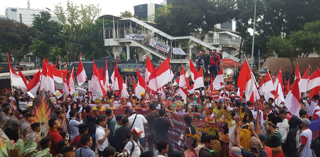 Agus Dkk Mundur Halus, Pengunjuk Rasa: Pak Jokowi, Sekalian Saja Pecat Mereka<i>!</i>