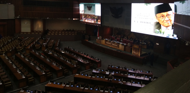 Molor 90 Menit, Paripurna DPR Diawali Doa Bersama Untuk Habibie