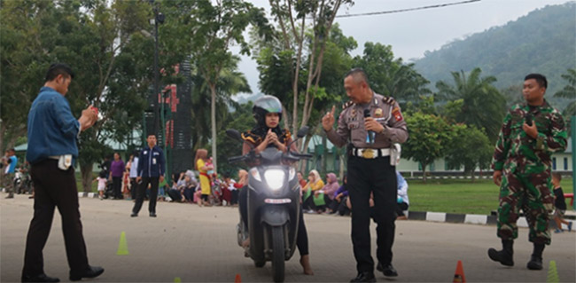 Tingkatkan Ketaatan Berlalu Lintas, Polres Singkawang Beri <i>Coaching Clinic</i>