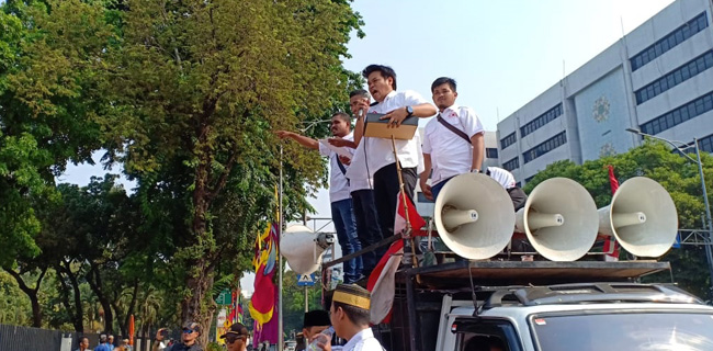 Bukan Demo, KMPI Berkumpul Serahkan Kotak Hitam Untuk Jokowi