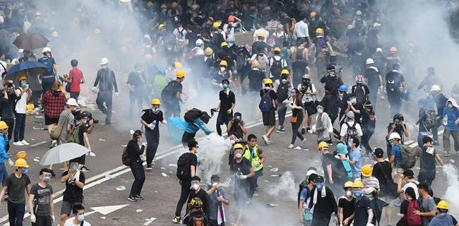 Pemimpin Hong Kong: Kekerasan Yang Merajalela Benarkan Penggunaan Kekuatan Darurat