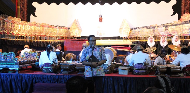 Nonton Wayang Di PKS, Anies: Ada Tontonan, Tuntunan Jadi Tatanan