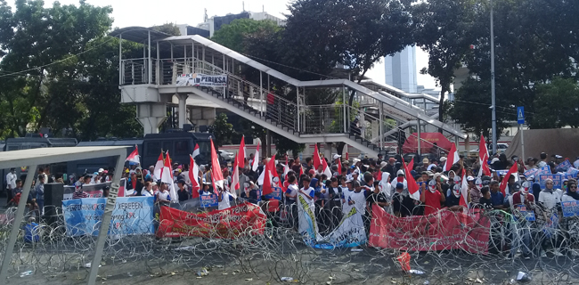 Massa MPD Dan Srikandi Millenials Demo Tolak Perppu KPK
