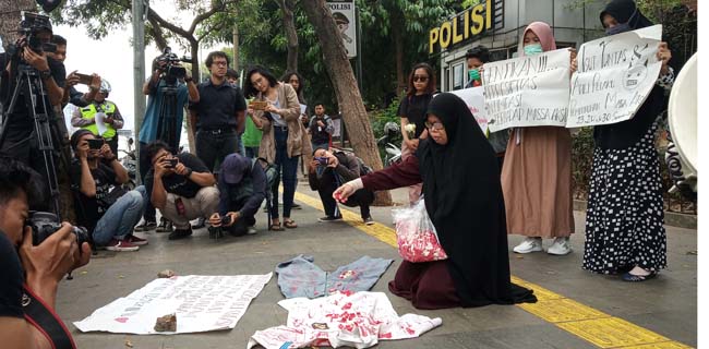 'Gerakan Emak-emak Indonesia Bersuara' Minta Jokowi Hentikan Kekerasan Pada Rakyat
