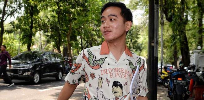 Natalius Pigai Bela Hak Politik Anak Jokowi