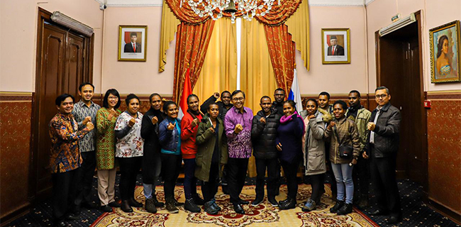 KBRI Moskow Sambut Gembira Kedatangan 14 Mahasiswa Asal Papua