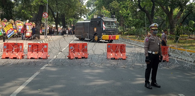 Antisipasi Pergerakan Massa, Polisi Tetap Berjaga Di Sekitar Istana