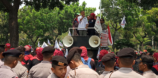 Ratusan Buruh Mulai Sesaki Area Balaikota DKI Jakarta