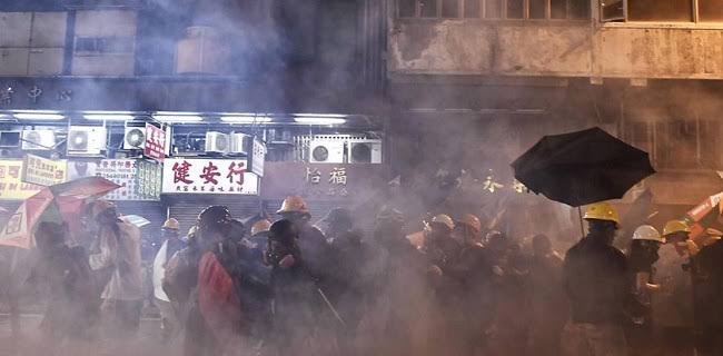 Tentara China Peringatkan Pengunjuk Rasa Hong Kong Untuk Jauhi Barak