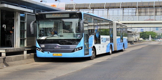 Tingkatkan Integrasi Layanan, Transjakarta Gandeng Empat Operator Bus Ibu Kota