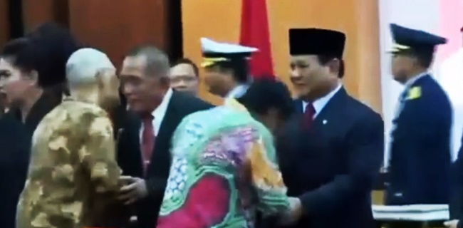 Gerindra: Mahfud MD Membungkuk Karena Pak Prabowo Lebih Tua
