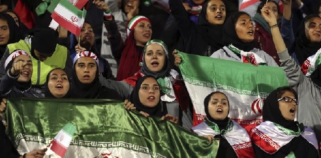 Gara-gara Si Gadis Biru, Wanita Iran Boleh Nonton Pertandingan Sepakbola Di Stadion Mulai Hari Ini