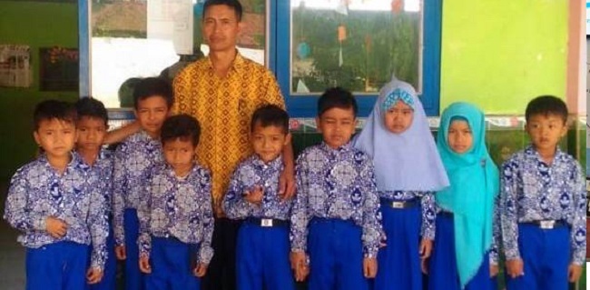Gagal Jadi PNS, Guru SD Ini Minta Kambing Kepada Presiden Jokowi