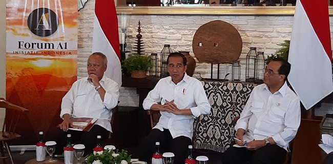 Jokowi Blak-Blakan Suka Buka Sosmed Sampai Telepon Menteri Jam Tiga Pagi