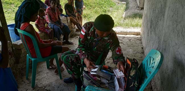 TNI Patroli Kesehatan di Perbatasan RI-Papua Nugini
