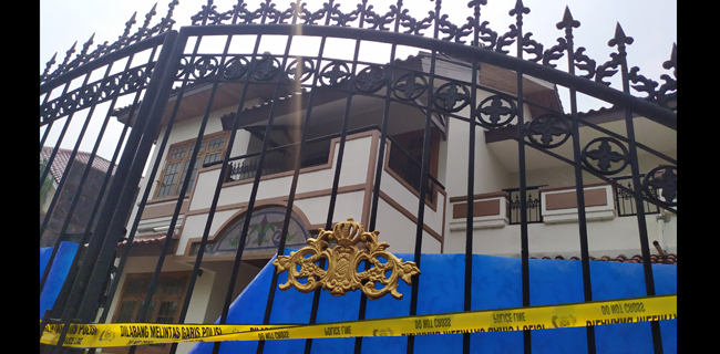Rumah Mewah Yang Digerebek Di Kebon Jeruk Dipasangi Garis Polisi