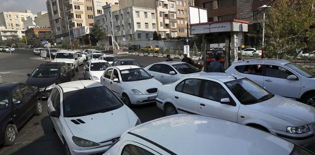 Iran Potong Subsidi BBM, Massa Turun Ke Jalan Sasar Pom Bensin