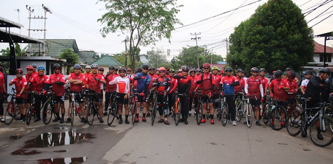 Jaga Sinergitas TNI-Polri, Pangdam Tanjungpura Dan Kapolda Kalbar <i>Gowes</i> Bareng