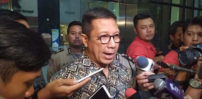 Usai Diperiksa KPK, Eks Menag Lukman Hakim Dikawal Polisi