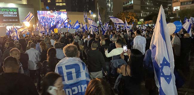 Ribuan Orang Unjuk Rasa Di Tel Aviv Beri Dukungan Pada PM Netanyahu