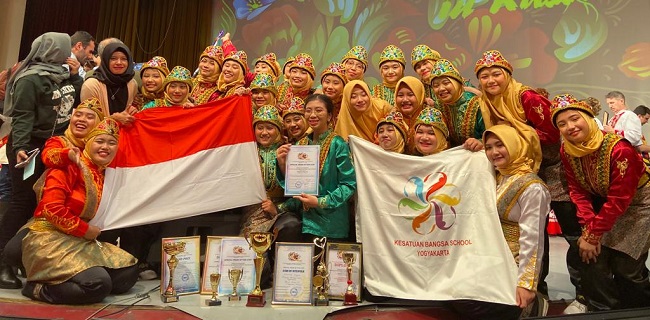 Pelajar Kesatuan Bangsa Boarding School Yogyakarta Bikin Geger St Petersburg