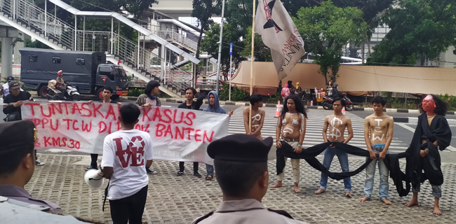 Aksi Di KPK, Belasan Mahasiswa UIN Serang Dukung Penuntasan Kasus TPPU Adik Ratu Atut