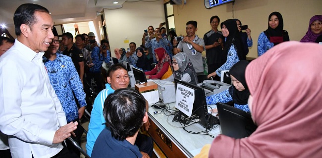 Sidak Layanan BPJS Di Subang, Jokowi Cermati Jumlah Peserta PBI
