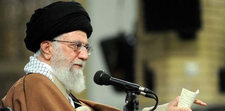 Dukung Kenaikan Harga Bahan Bakar, Khamenei: Ada Sabotase Asing Dalam Protes Di Iran