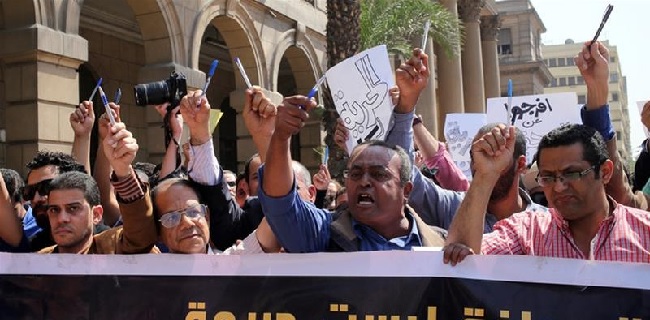 Polisi Gerebek Kantor Media Dan Tangkap Tiga Wartawan Media Independen Di Kairo