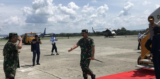 Mendarat Di Sentani, Panglima TNI Dan Kapolri Langsung Naik Heli Menuju Skouw